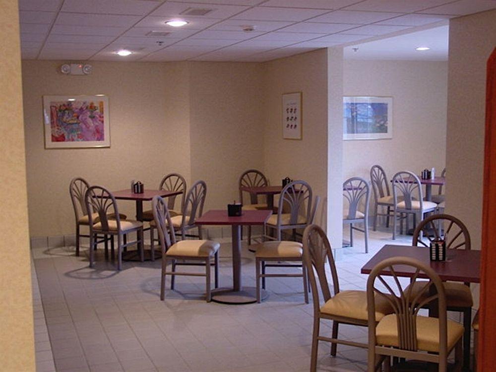 Chesapeake Inn And Suites Lexington Park Patuxent River Naval Air Station California Buitenkant foto